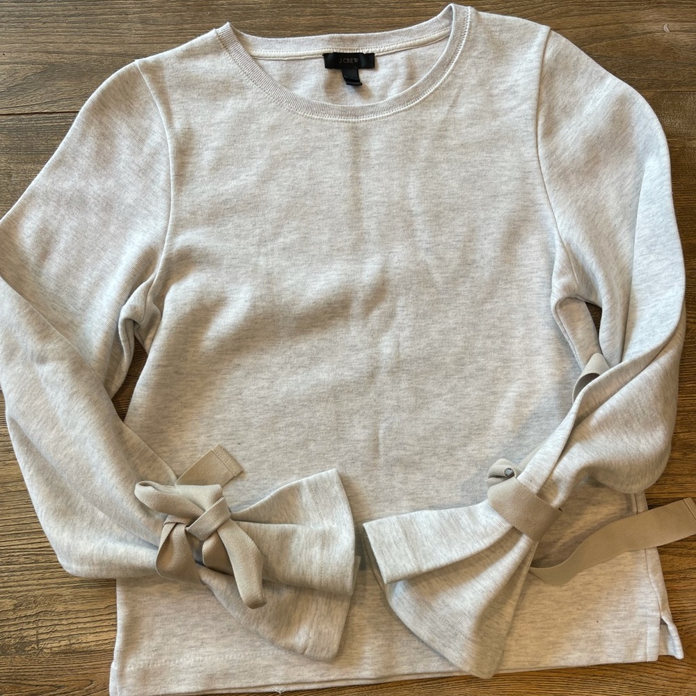 Women’s sweatshirt/sweater
